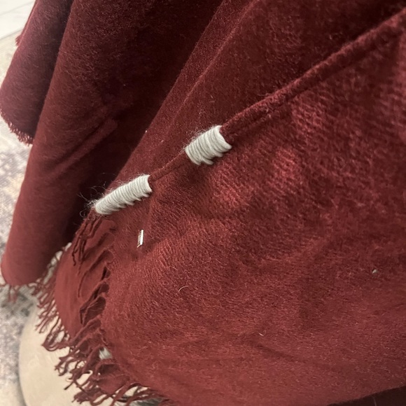 LAUNDRY BY SHELLI SEGAL burgundy fringed pashmina shawl with touch of grey - Picture 7 of 16